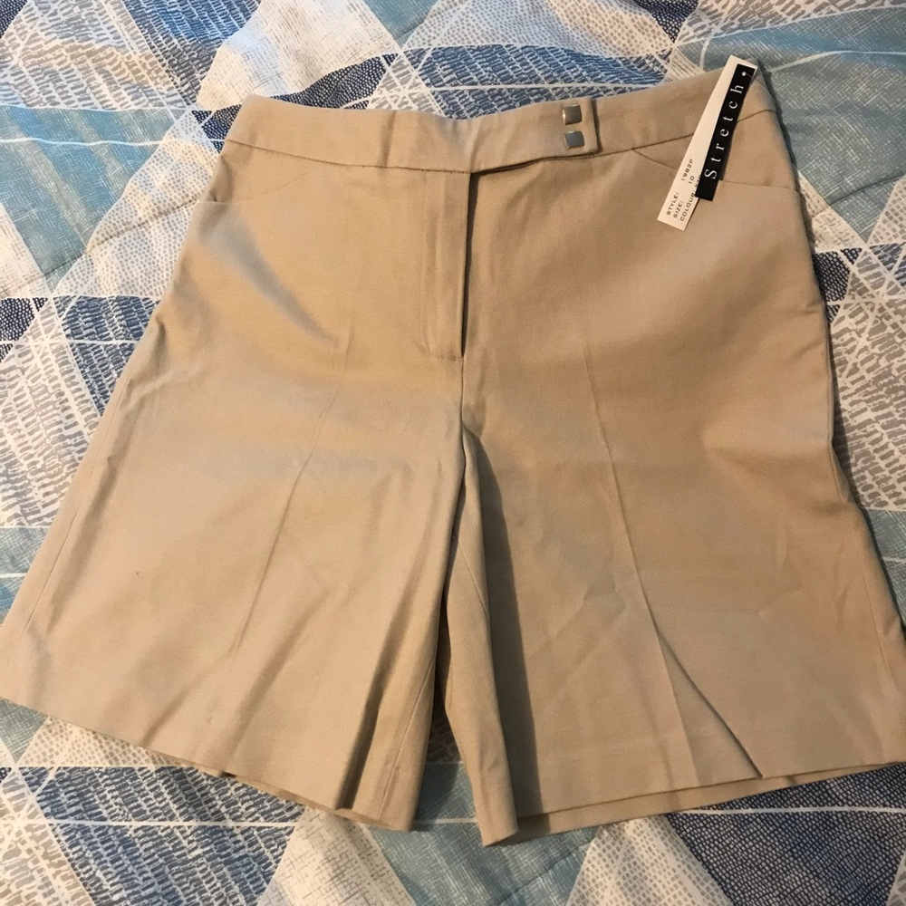 Stretchy traditional fit classic shorts